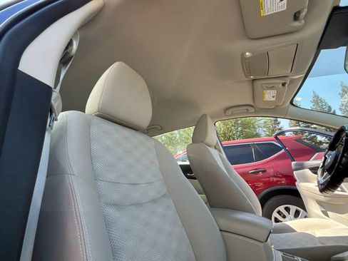 Used 2022 Nissan Rogue Sport SV FWD image 19