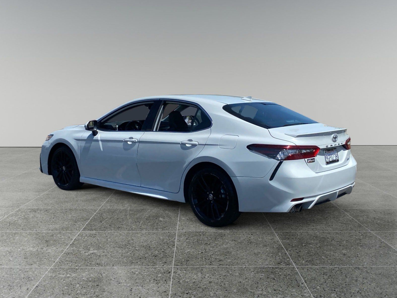 Used 2023 Toyota Camry XSE FWD image 3