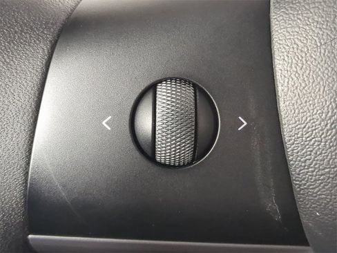 Used 2021 Tesla Model Y Long Range image 31