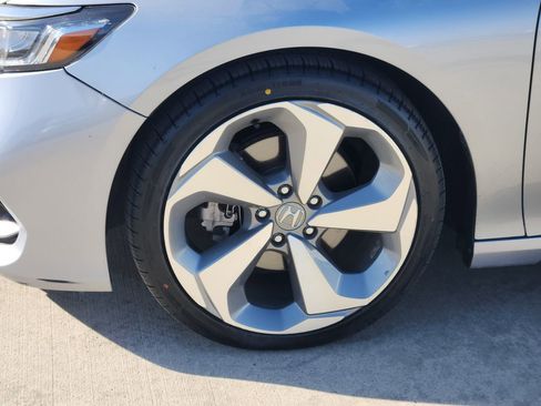 Certified 2018 Honda Accord Touring image 11