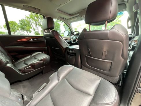 Used 2017 Cadillac Escalade Luxury AWD/4WD image 15