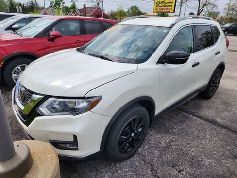 Used 2019 Nissan Rogue SV image 3