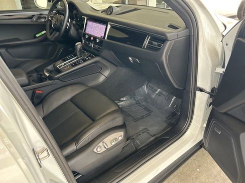 Used 2022 Porsche Macan image 22