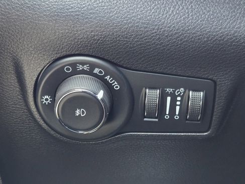 Used 2023 Jeep Compass Trailhawk w/ Trailhawk Convenience Group AWD/4WD image 19