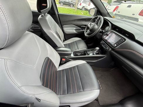 Used 2024 Nissan Kicks SR w/ SR Premium Package FWD image 11