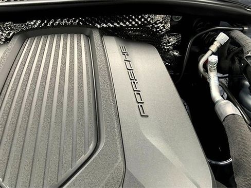 New 2025 Porsche Macan image 40