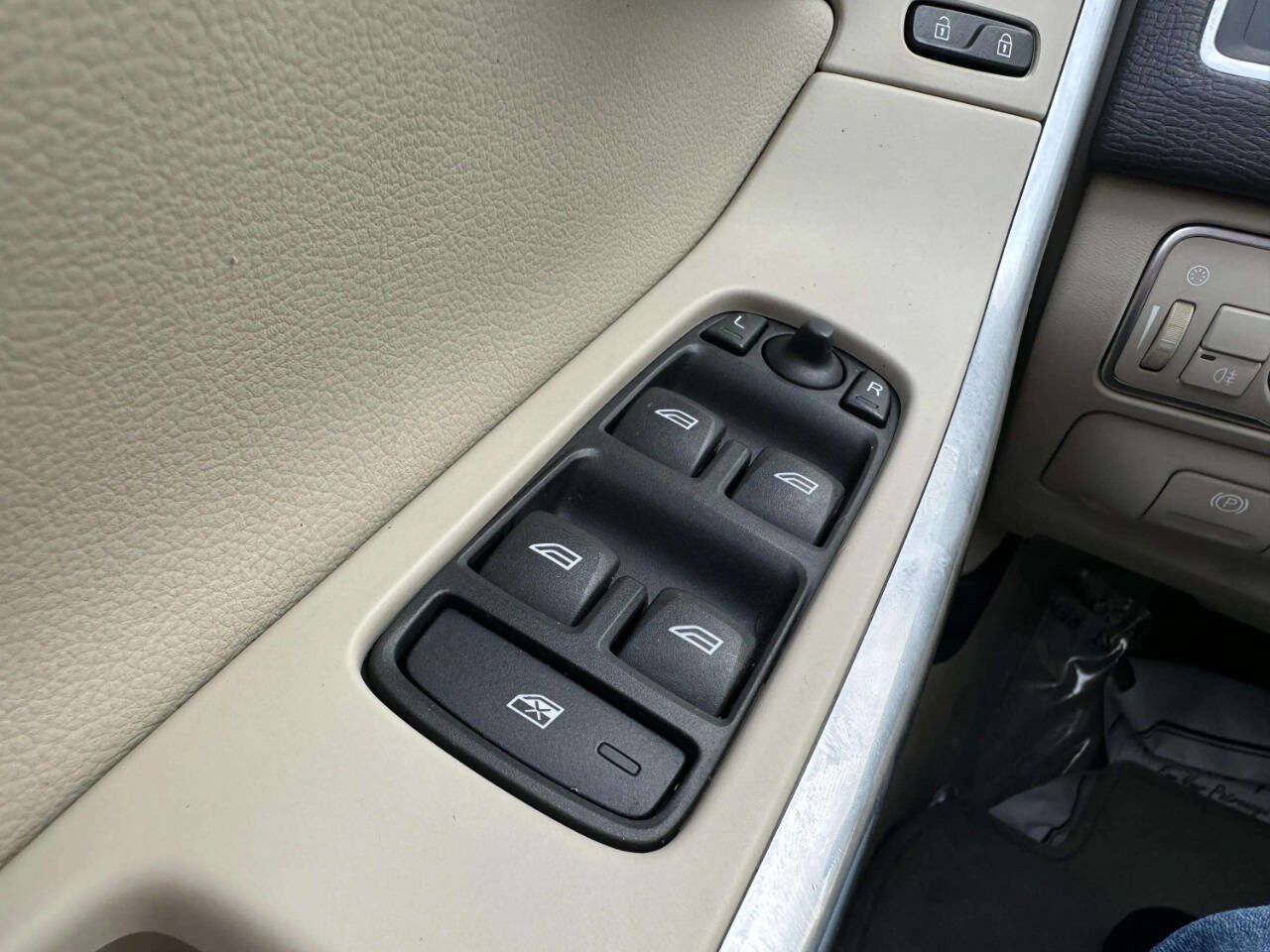 Used 2016 Volvo XC60 T5 Premier FWD image 25