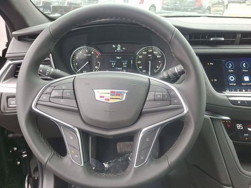 New 2025 Cadillac XT5 Luxury w/ LPO, Floor Liner Package AWD/4WD image 10