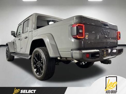 Used 2023 Jeep Gladiator Overland AWD/4WD image 9