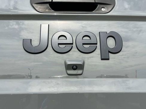 Used 2022 Jeep Gladiator Sport AWD/4WD image 12