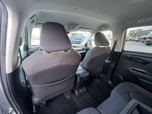 Used 2023 Toyota Highlander LE image 20