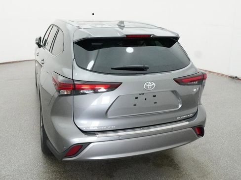 New 2026 Toyota Highlander Platinum image 16