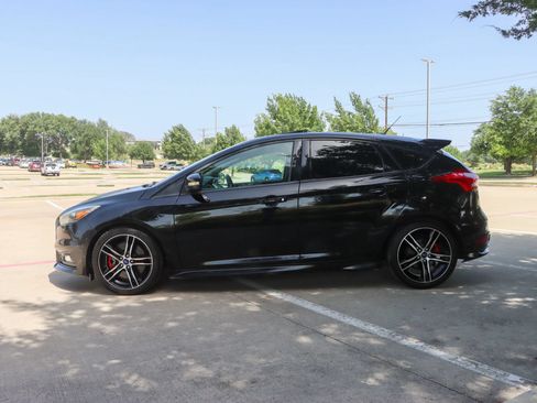Used 2016 Ford Focus ST w/ Equipment Group 402A FWD image 4