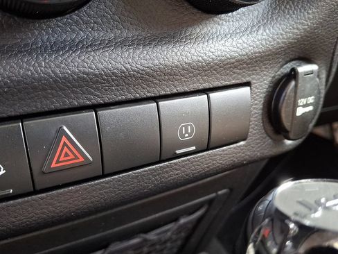 Used 2017 Jeep Wrangler Unlimited Sahara w/ Connectivity Group AWD/4WD image 22