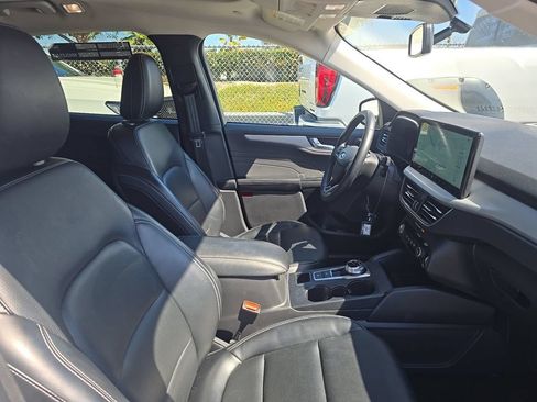 Used 2025 Ford Escape Platinum AWD/4WD image 3