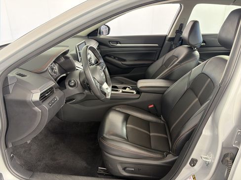 Used 2024 Nissan Altima 2.5 SR FWD image 6