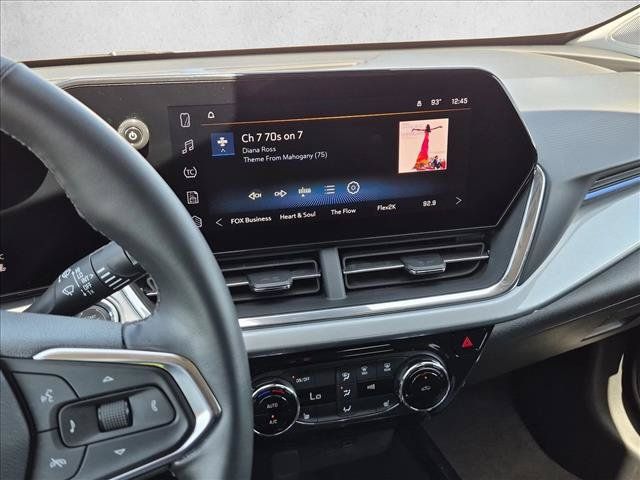 Used 2025 Chevrolet Trax LT w/ LT Convenience Package FWD image 14