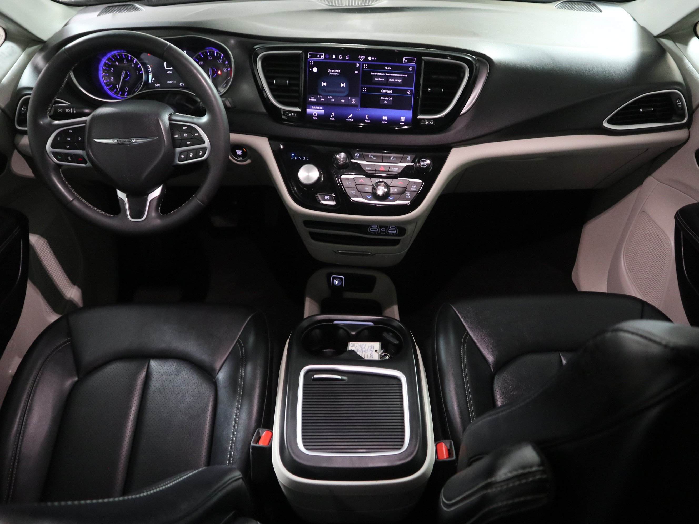 Used 2024 Chrysler Pacifica Touring-L FWD image 15