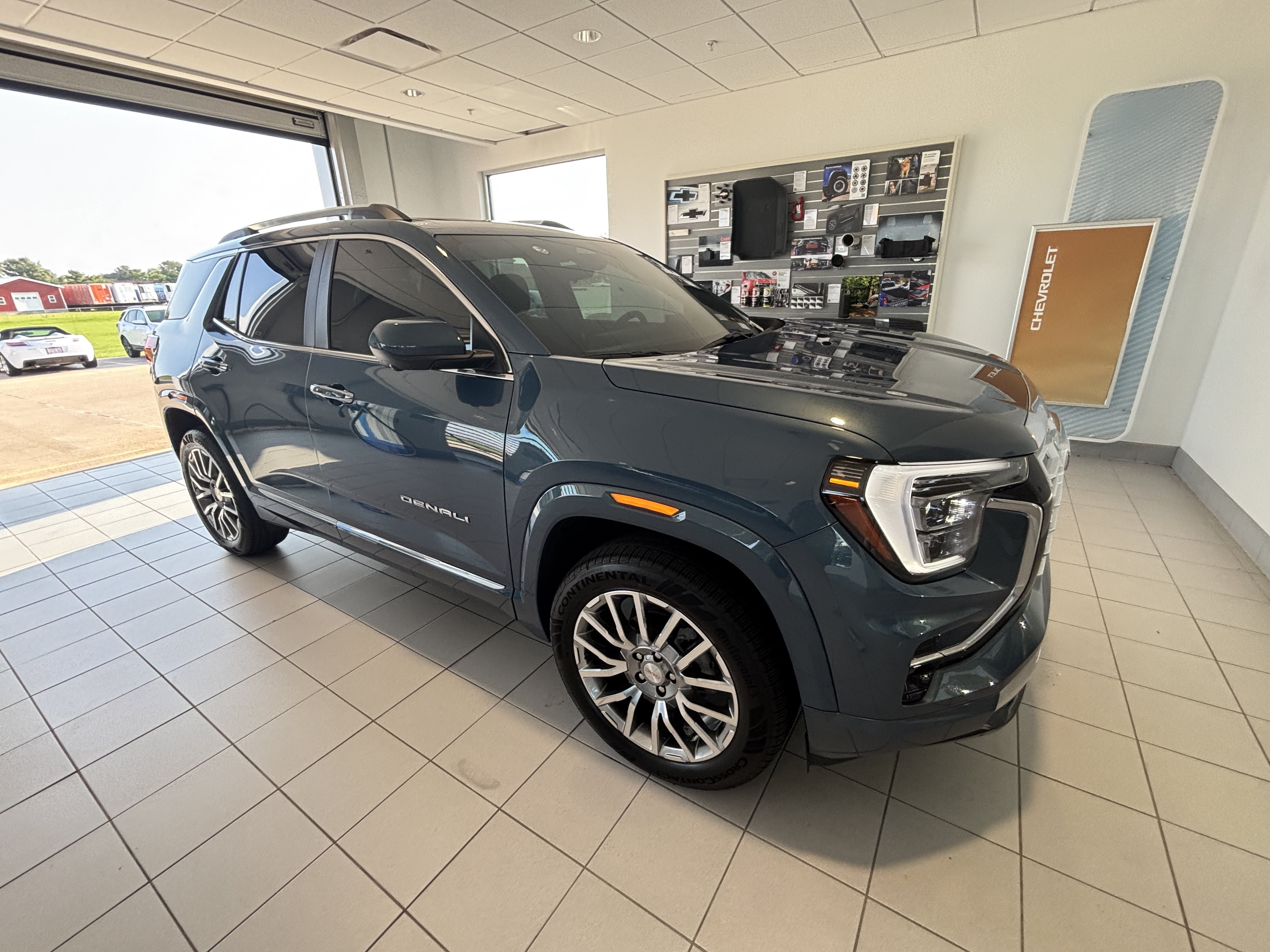 Used 2026 GMC Terrain Denali AWD/4WD image 1