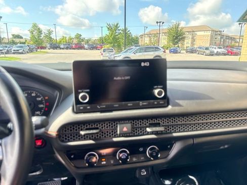 Certified 2025 Honda HR-V Sport image 15