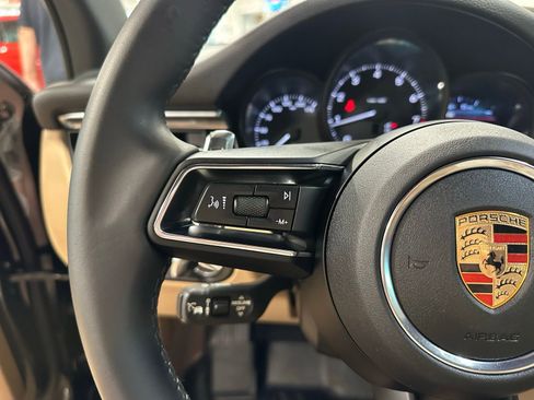 Used 2025 Porsche Macan image 18