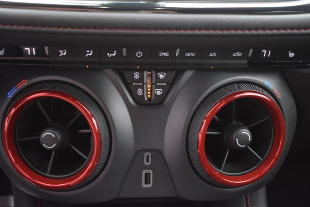 Used 2025 Chevrolet Blazer RS FWD image 28
