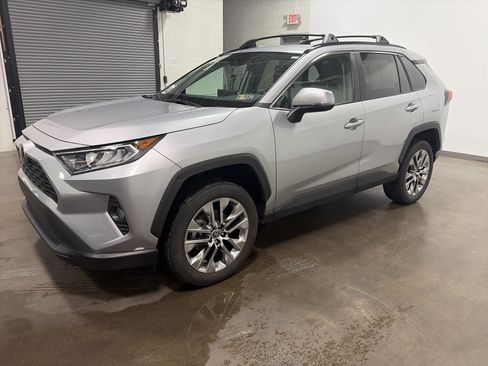 Used 2021 Toyota RAV4 XLE Premium image 6