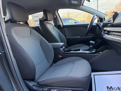 New 2025 Kia K4 LX image 14