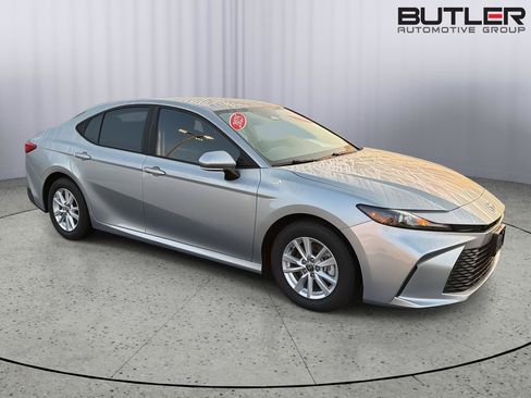 Certified 2025 Toyota Camry LE FWD image 7