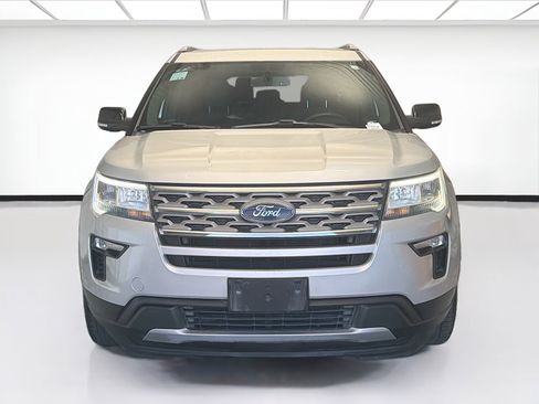 Used 2018 Ford Explorer XLT w/ Equipment Group 201A image 2
