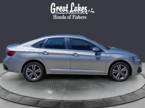 Used 2024 Volkswagen Jetta SE FWD image 6