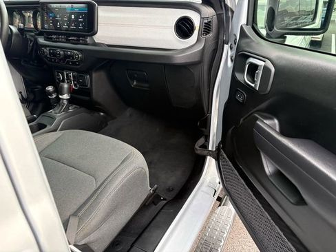 Used 2024 Jeep Wrangler Sport S image 24