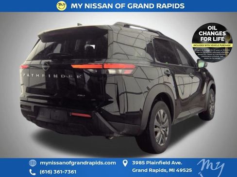 Used 2025 Nissan Pathfinder SV AWD/4WD image 5