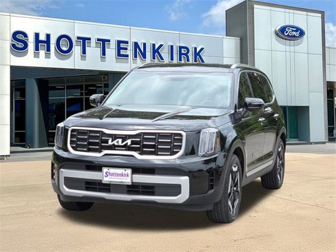 Used 2023 Kia Telluride S image 3