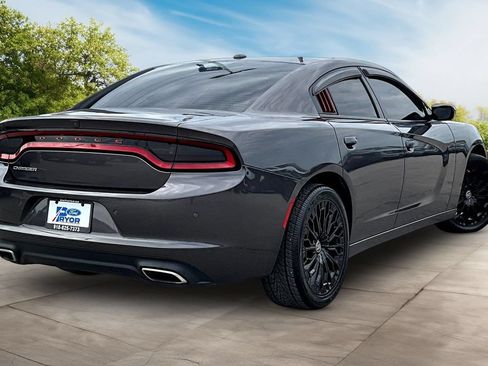 Used 2021 Dodge Charger SXT RWD image 2