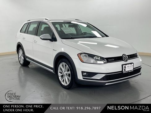 Used 2017 Volkswagen Golf Alltrack S image 4