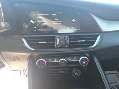 Used 2024 Alfa Romeo Giulia Veloce image 21