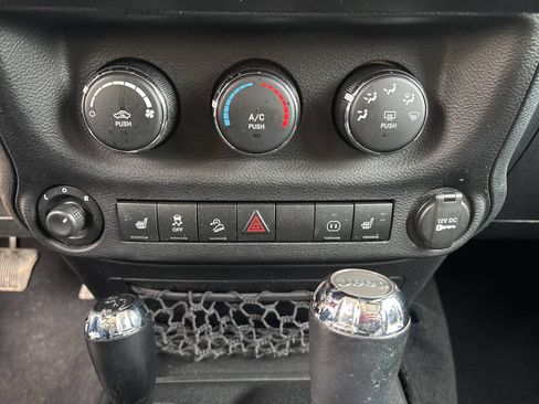 Used 2012 Jeep Wrangler Unlimited Sport AWD/4WD image 13