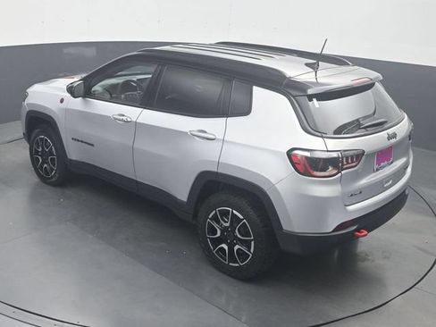 Used 2025 Jeep Compass Trailhawk AWD/4WD image 23