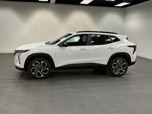 New 2026 Chevrolet Trax RS w/ Sunroof Package FWD image 2