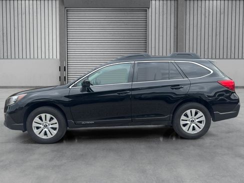 Used 2018 Subaru Outback 2.5i Premium AWD/4WD image 2