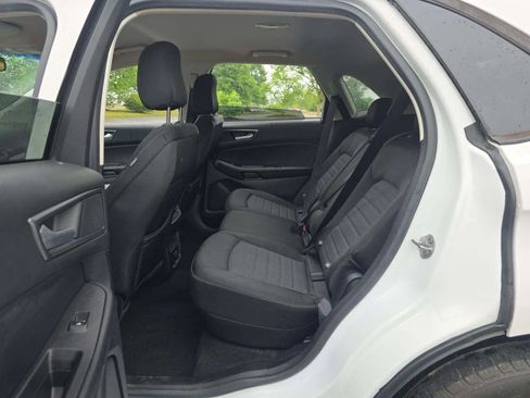 Used 2020 Ford Edge SE FWD image 7