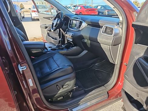 Used 2016 Kia Sorento SX image 37