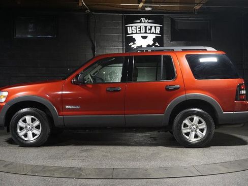 Used 2006 Ford Explorer XLT image 2