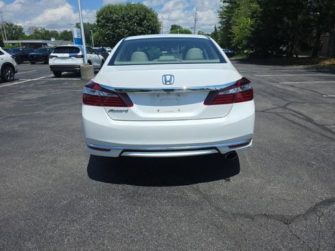 Used 2017 Honda Accord LX image 6