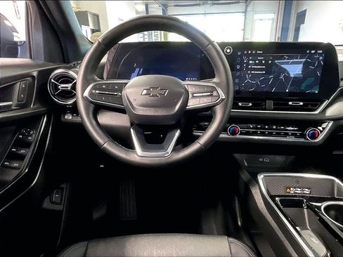 Used 2025 Chevrolet Equinox LT w/ Convenience Package II AWD/4WD image 17