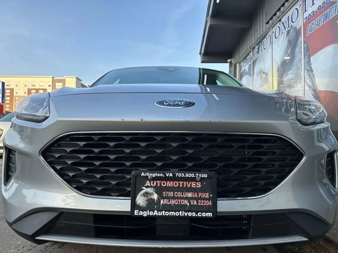 Used 2021 Ford Escape SE w/ Cold Weather Package image 8