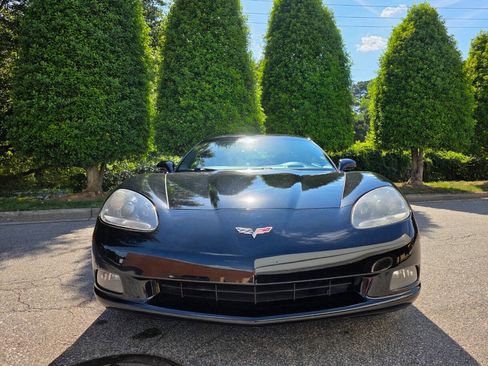 Used 2005 Chevrolet Corvette Coupe w/ Preferred Equipment Group RWD image 8