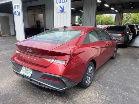 Used 2024 Hyundai Elantra SEL FWD image 4