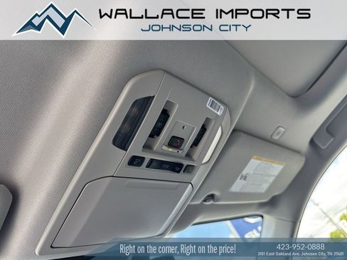 Used 2024 Toyota Highlander Platinum AWD/4WD image 16